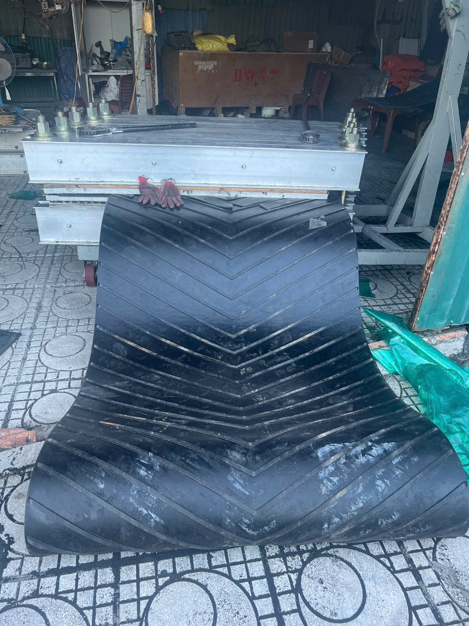 Hình ảnh thi công băng tải thực tế - Băng Tải Tín Phát - Công Ty Cổ Phần Thiết Bị Vật Tư Tín Phát